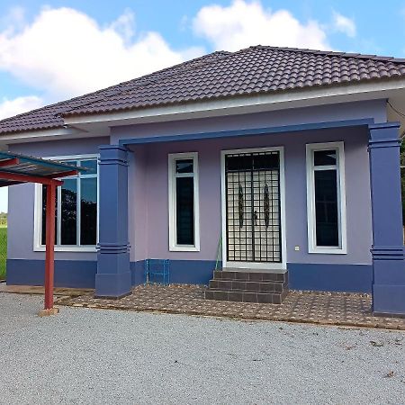 Ummi'S Homestay Kuala Besut Kampong Baru エクステリア 写真