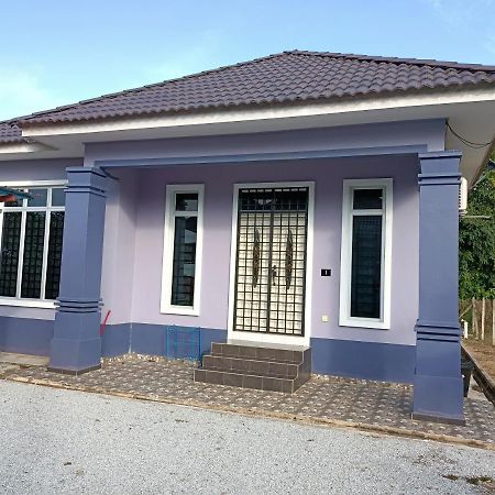 Ummi'S Homestay Kuala Besut Kampong Baru エクステリア 写真