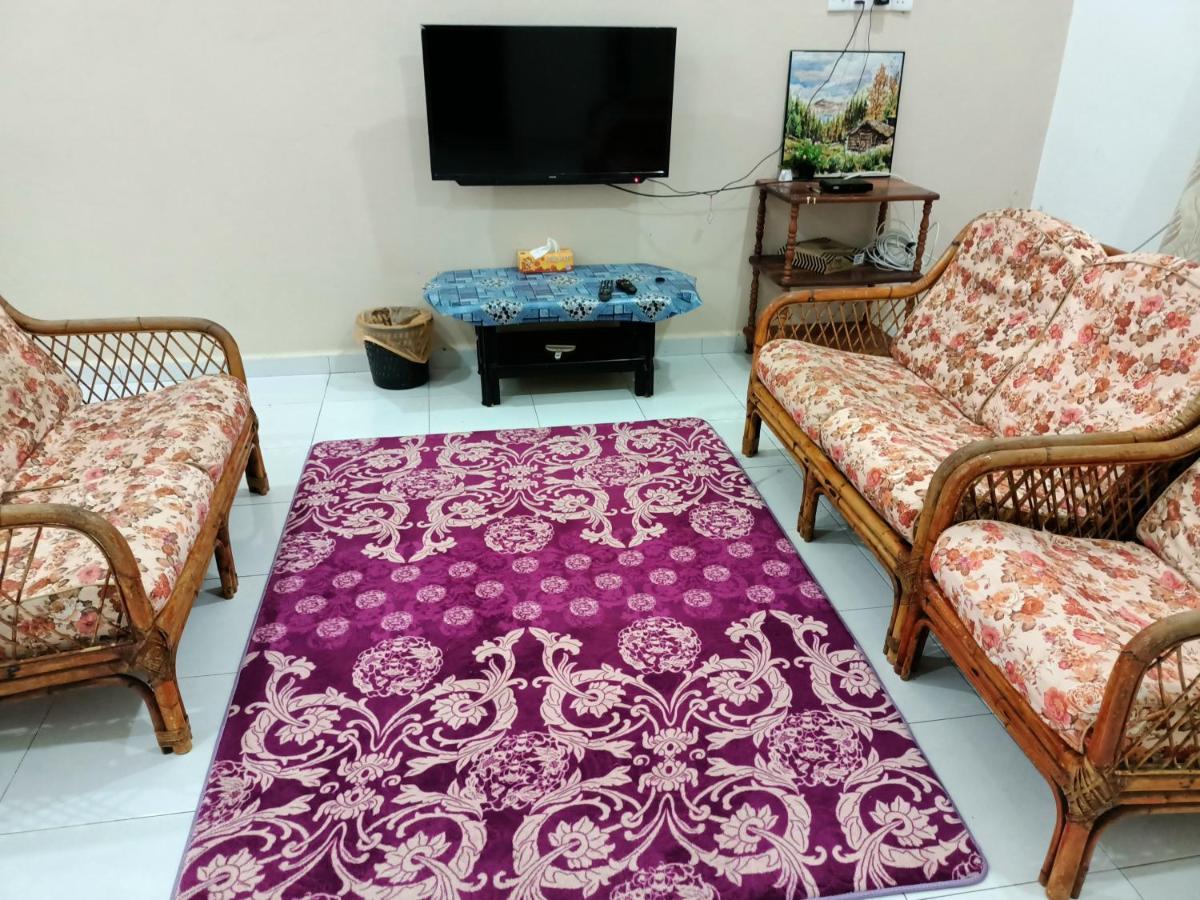 Ummi'S Homestay Kuala Besut Kampong Baru エクステリア 写真