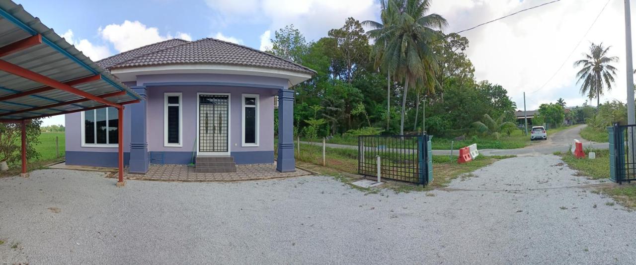 Ummi'S Homestay Kuala Besut Kampong Baru エクステリア 写真