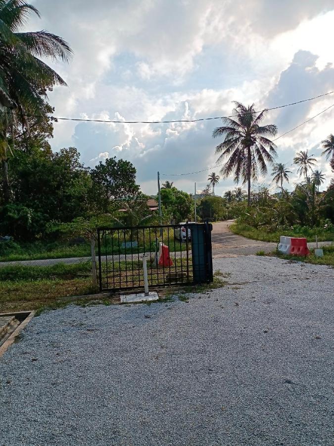 Ummi'S Homestay Kuala Besut Kampong Baru エクステリア 写真