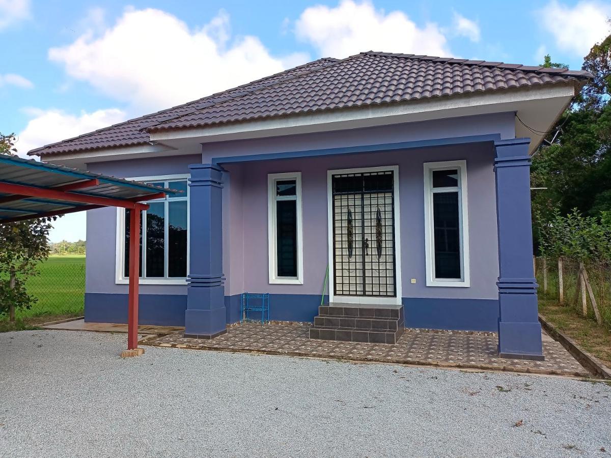 Ummi'S Homestay Kuala Besut Kampong Baru エクステリア 写真