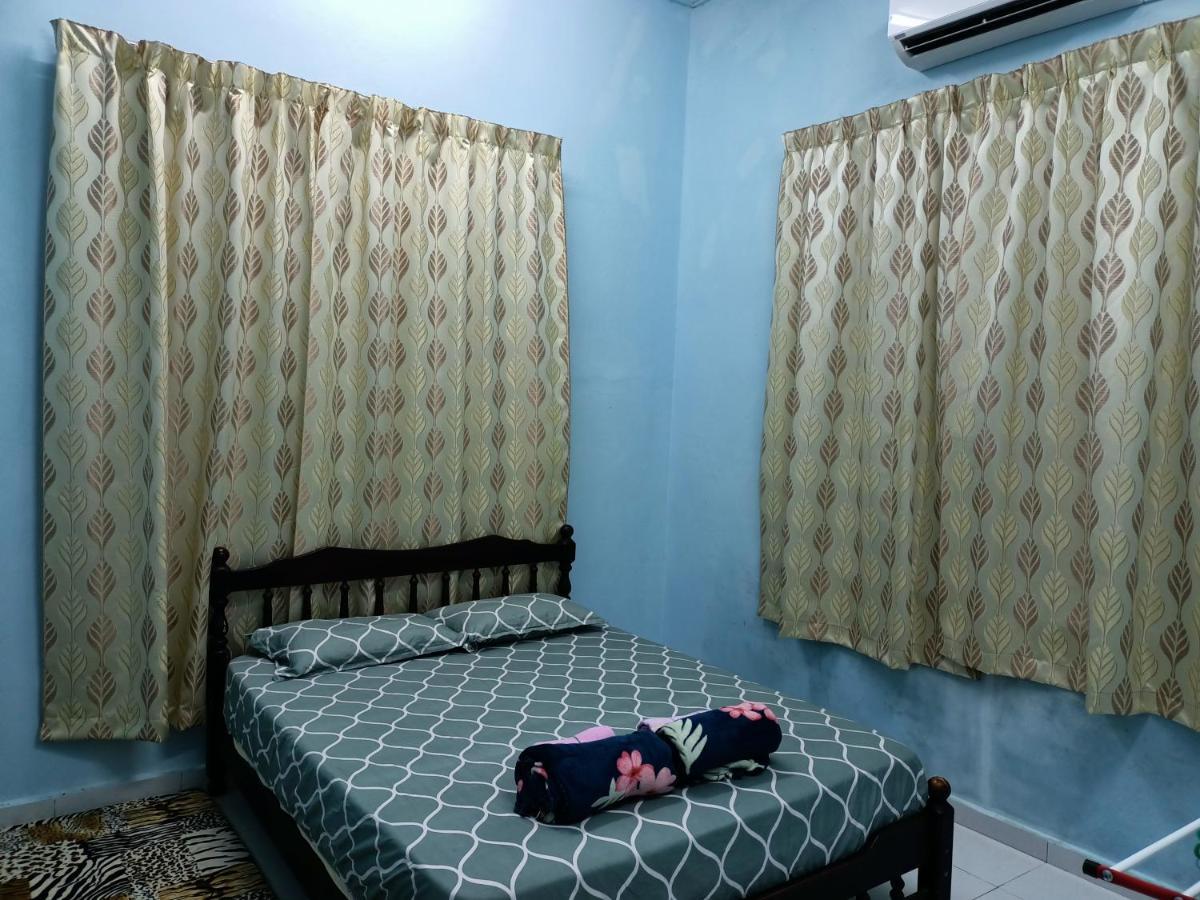 Ummi'S Homestay Kuala Besut Kampong Baru エクステリア 写真