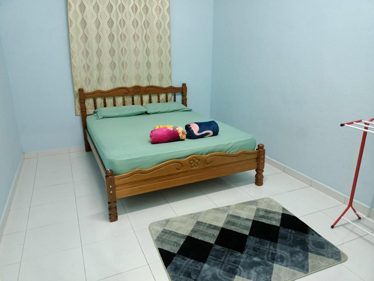 Ummi'S Homestay Kuala Besut Kampong Baru エクステリア 写真