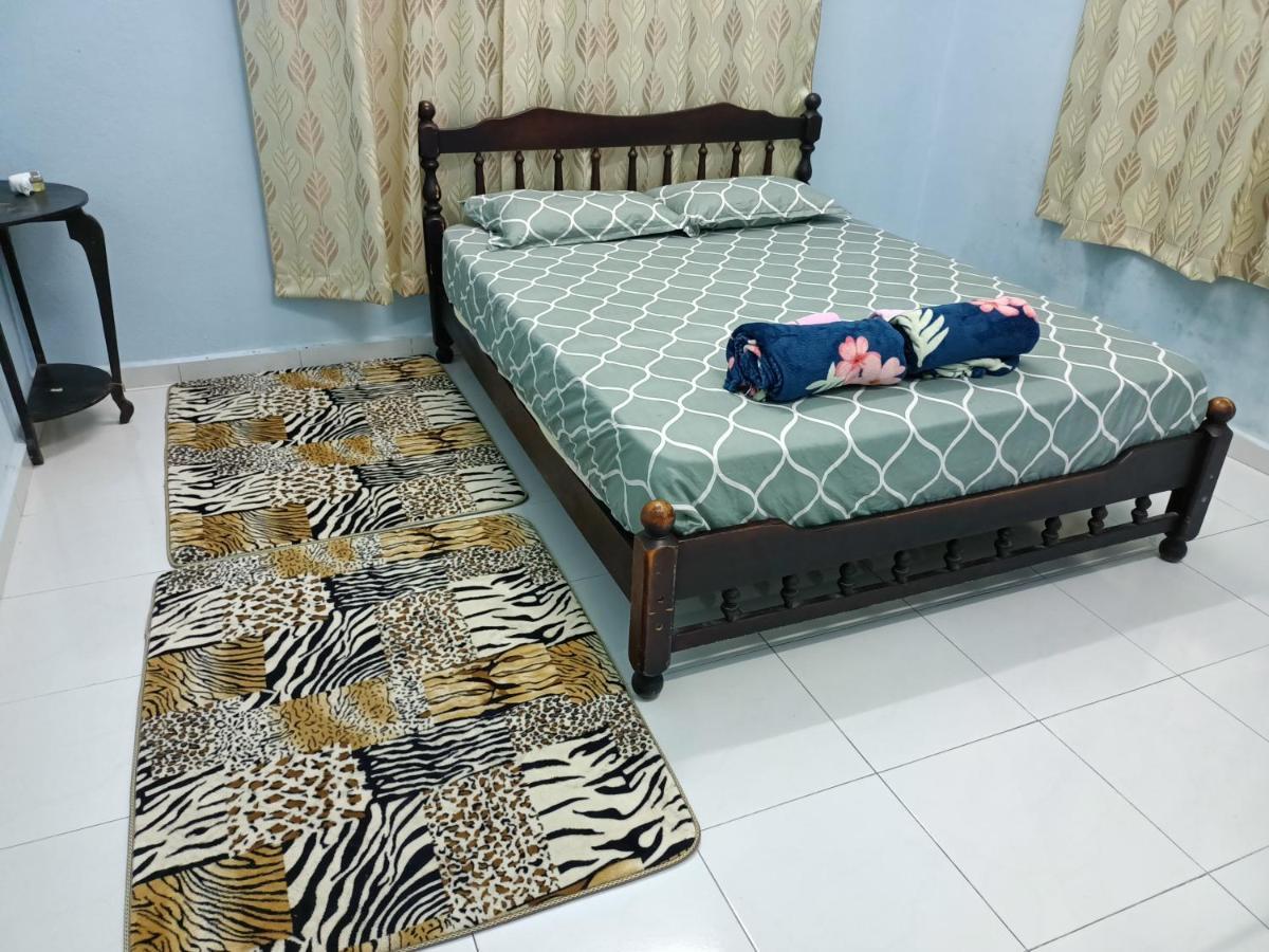 Ummi'S Homestay Kuala Besut Kampong Baru エクステリア 写真