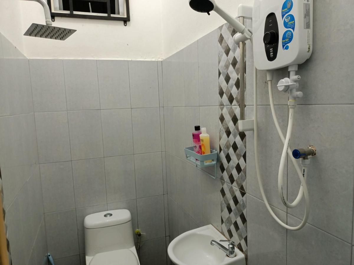 Ummi'S Homestay Kuala Besut Kampong Baru エクステリア 写真